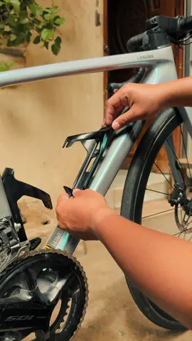 AERO BOTTLE CAGE #aerobottlecage #siklistangtiktoker #bikebottlecage #bikeparts #bottlecage 