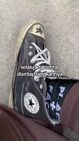 #sepatutempur #converse #punk #lewatberanda 