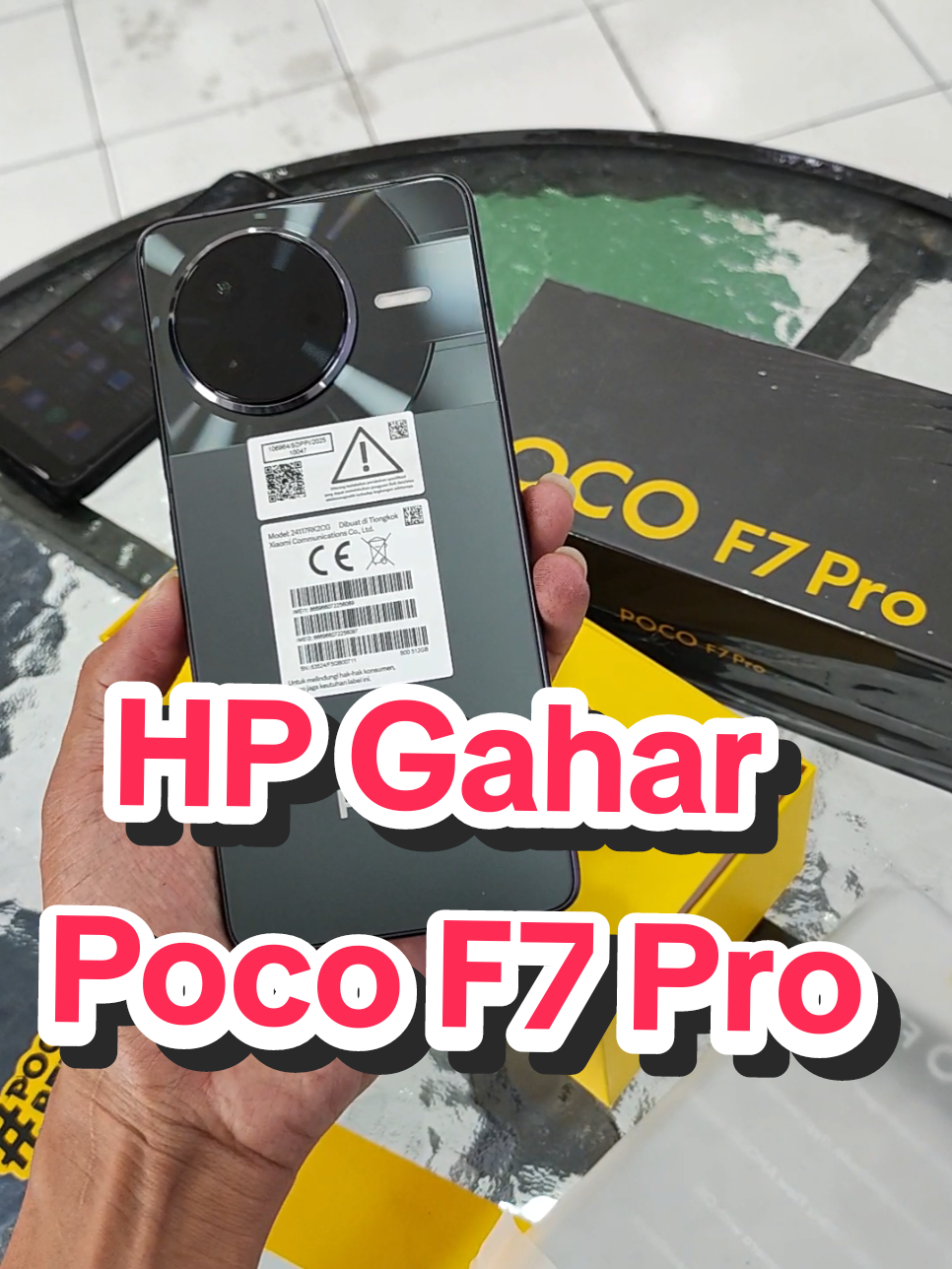 Snapdragon 8 Gen 3 (4 nm), CPU octa-core up to 3.3 GHz.  RAM / Penyimpanan: varian 12 GB RAM + 256 / 512 GB penyimpanan internal (LPDDR5X + UFS 4.1)  Layar: AMOLED Flow 6,67 inci, resolusi WQHD+ (3200×1440), refresh rate 120 Hz, touch sampling rate tinggi (hingga 480 Hz)  Brightness: hingga sekitar 3200 nit di area tertentu untuk konten terang, plus HBM ~1800 nit  Perlindungan layar: Corning Gorilla Glass 7i  Kamera utama: 50 MP sensor Light Fusion 800 + OIS, plus kamera ultra-wide 8 MP; kamera depan 20 MP  Baterai & Charging: 6.000 mAh + HyperCharge 90W — bisa terisi penuh ~37 menit menurut lab POCO dalam kondisi ideal.  Sertifikasi & fitur tambahan: IP68 tahan air & debu; LiquidCool Technology 4.0 + sistem pendingin IceLoop 3D; stereo speaker; desain premium; OS: HyperOS 2 / Android terbaru.  > “⚡ POCO F7 Pro Flagship, Harga Premium! Snapdragon 8 Gen 3 • Layar 2K - 120Hz • Kamera 50MP + OIS Baterai 6000mAh + Charging 90W, IP68 – HP kebal cuaca & game! #POCOF7Pro   #FlagshipKelasAtas   #SpekDewa   #GamingPhone   #IP68 