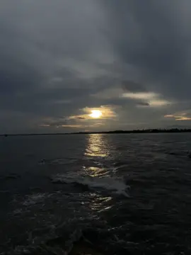 “Chỉ là….”#Em #biển #xh #storybuon #xhtiktok 