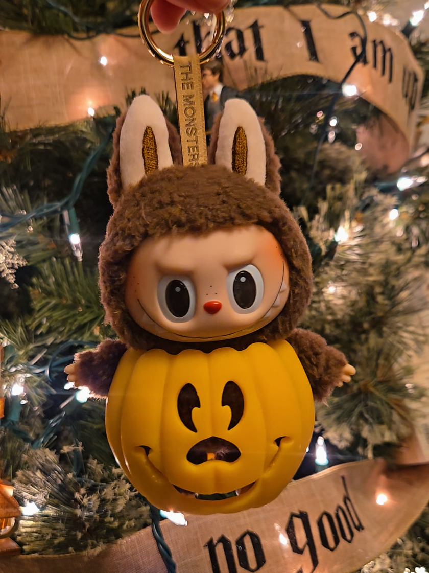 Waiting for my Disney Popmart figures to arrive, because I actually made this for them 🥹 But it also fits Labubu. #3DPrinter #Disney #Halloween #Labubu 