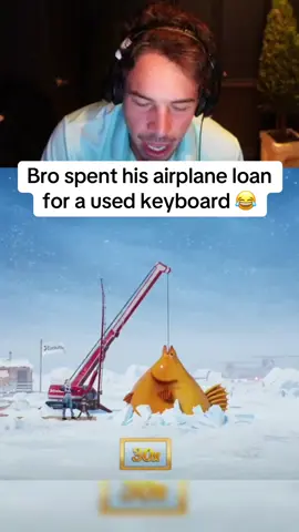 Bro spent his airplane loan for a used keyboard 😂 #fyp #streamer #streaming 