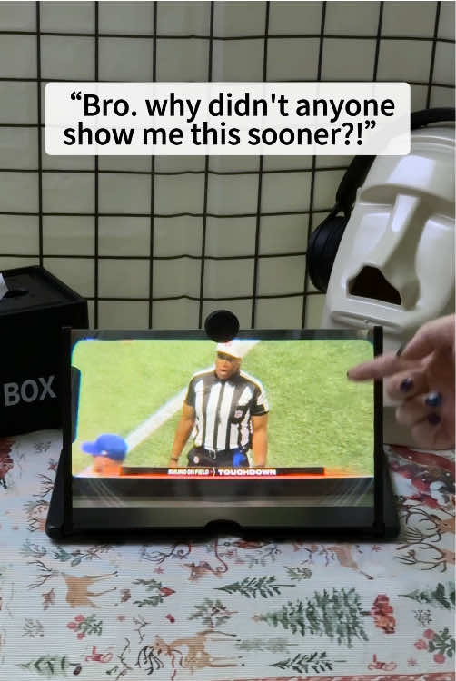 The phone hack you didn’t know you needed 📱🍿#TikTokMadeMeBuyIt #PhoneHack #MiniTheater #ScreenMagnifier #BingeWatchBetter