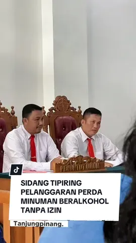Menjual minuman beralkohol tanpa izin? Hati-hati, ada sanksinya! ⚠️ Sidang Tipiring pelanggaran Perda No. 5 Tahun 2024 digelar di PN Tanjungpinang. Proses hukum berjalan tertib dan transparan. 💼⚖️
