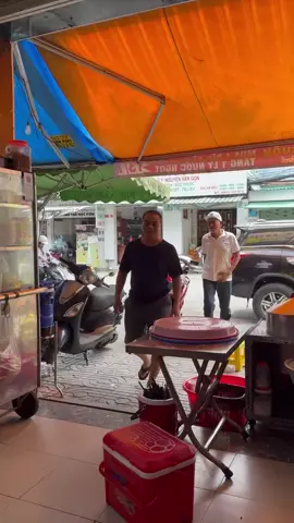 Hai người bạn đối khổ và đứa em gần 25 năm mới gặp lại thật là hạnh phúc