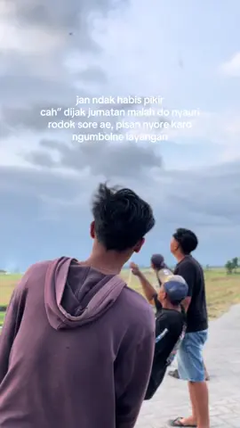 diluar nurul #tulungagung #kiteflying #pelayangtulungagung #kopdardoroampel #jarotgenk  