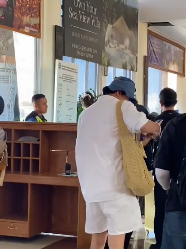 berasa lagi bekelin suami mau kerja yak🤣🤣 credit: jannechristin #jichangwooksumba #jichangwook #jichangwook2025 