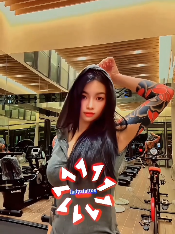 讓我們交換位置——我將成為你，而你將成為我。😏 #ladystattoo #女纹身师 #irezumitattoo #japanesestyle #xuhuong 