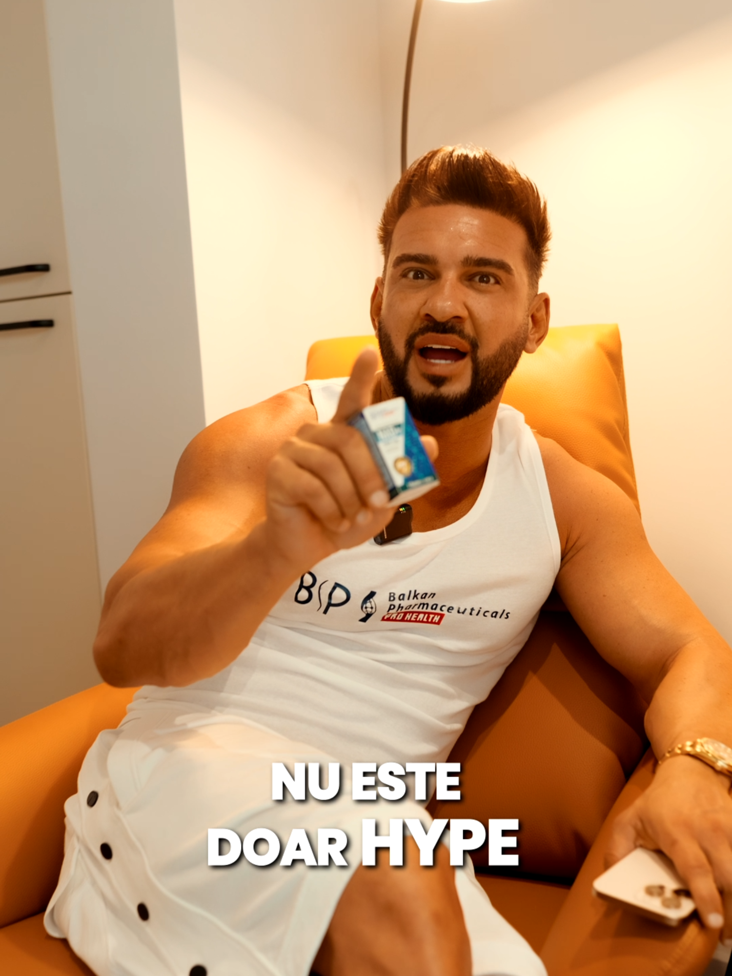 🎥 Dorian Popa povestește despre trendul care schimbă complet modul în care privim tinerețea biologică - longevity 🧬 „Nu mai vorbim doar de creme și tratamente superficiale, ci de biochimie pură. Molecule precum NAD+  sunt studiate în toată lumea pentru efectele lor asupra regenerării celulare. În loc să acoperi ridurile, le refaci din interior, la nivel de celulă.” 💡 Dorian spune clar: „Mulți experți numesc NAD+ viitorul anti-agingului, și știi ce e tare? Acum devine accesibil tuturor, jonuțule!” ⚡️ #DorianPopa #BalkanProHealth #NADPlus #Longevity #Biohack #AntiAging #TinereteDinInterior @dorianpopahopa