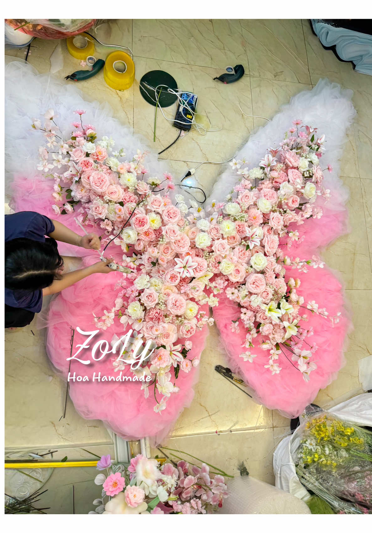 Mỗi sản phẩm hoàn thiện sẽ kể lên câu chuyện của chính nó. 20-10 chúc chị em mãi luôn xinh đẹp, nhiều xiền 🥰 #trangtridamcuoi #trangtrisinhnhat #trangtriquancafe #goccheckin #buomkhonglo 