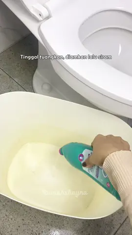 Bersihin kamar mandi gak perlu pakai tenaga dalam lagi dengan @logeski ID mantap bersihnya tinggal tuangkan, diamkan lalu siram💦 #logeski #logeskitoiletbowlcleaner #pembersihkamarmandi #pembersihkerak #pembersihwc 