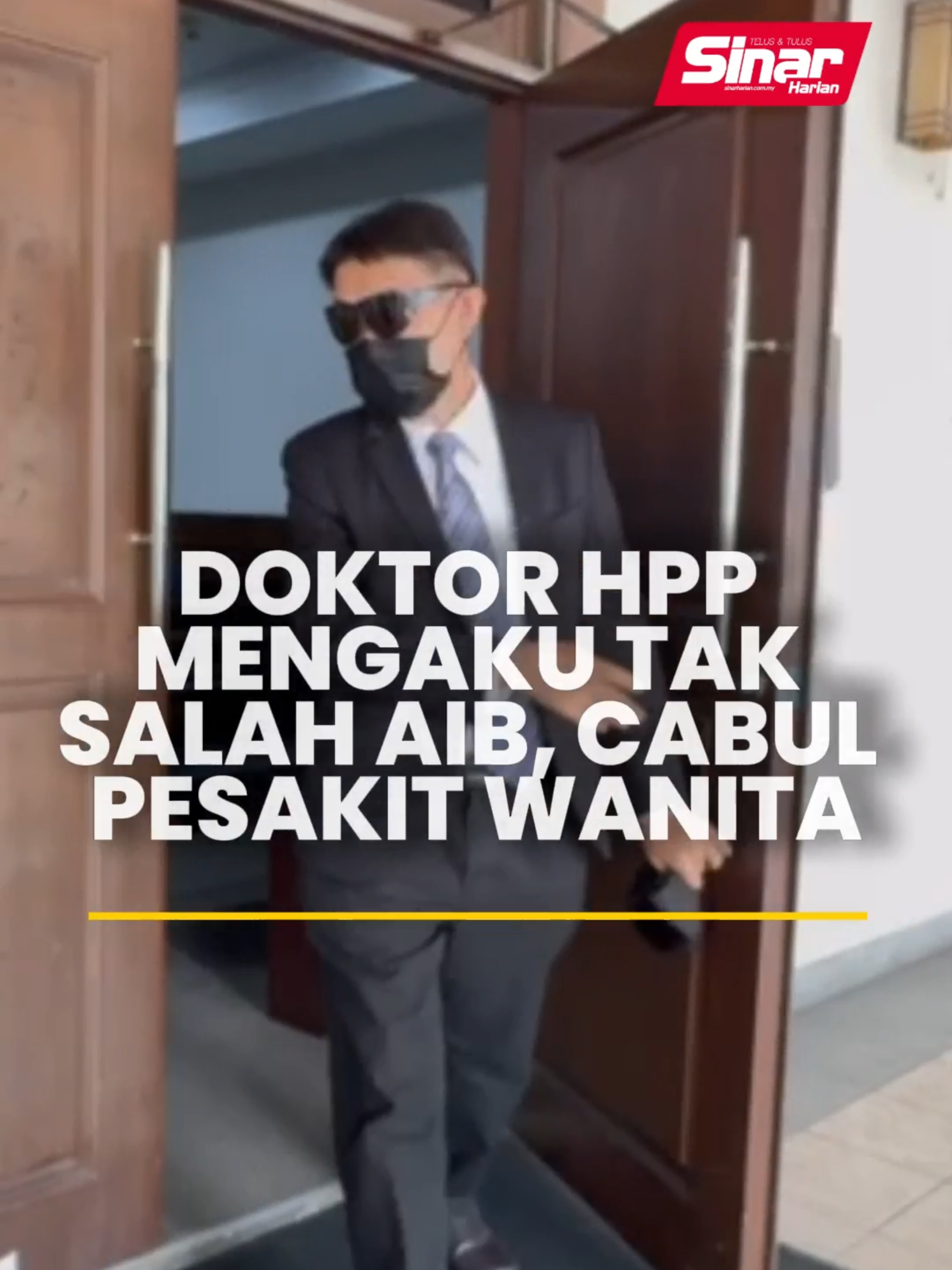 Doktor HPP mengaku tidak bersalah aib, cabul pesakit wanita Seorang doktor Hospital Pulau Pinang (HPP) mengaku tidak bersalah terhadap empat pertuduhan mengaibkan dan mencabul dua pesakitnya yang juga wanita warga asing di dua mahkamah berasingan di George Town pada Jumaat, lapor wartawan Sinar Harian, Syajaratulhuda Mohd Rosli. Di Mahkamah Majistret 1, tertuduh Goon Hoong Tat, 43 membuat pengakuan tersebut di hadapan Majistret Nur Fadrina Zulkhairi. Anda boleh baca berita penuh di portal Sinar Harian di www.sinarharian.com.my atau swipe up di IG story serta jangan lupa follow IG @sinarharian untuk berita terkini dalam dan luar negara. Muzik: Elevate dari www.bensound.com Copyright disclaimer: Segala penyuntingan video adalah hak cipta terpelihara milik Sinar Harian. #SinarHarian #BeritaSemasa #Mahkamah #DoktorHPP #CabulPesakit