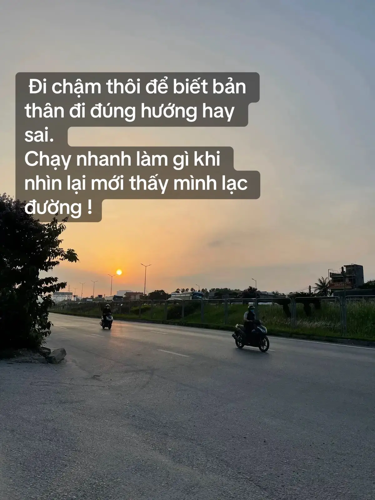 Đi chậm thôi để biết bản thân đi đúng hướng hay sai. Chạy nhanh làm gì khi nhìn lại mới thấy mình lạc đường ! #xh #viral #xuhuong 
