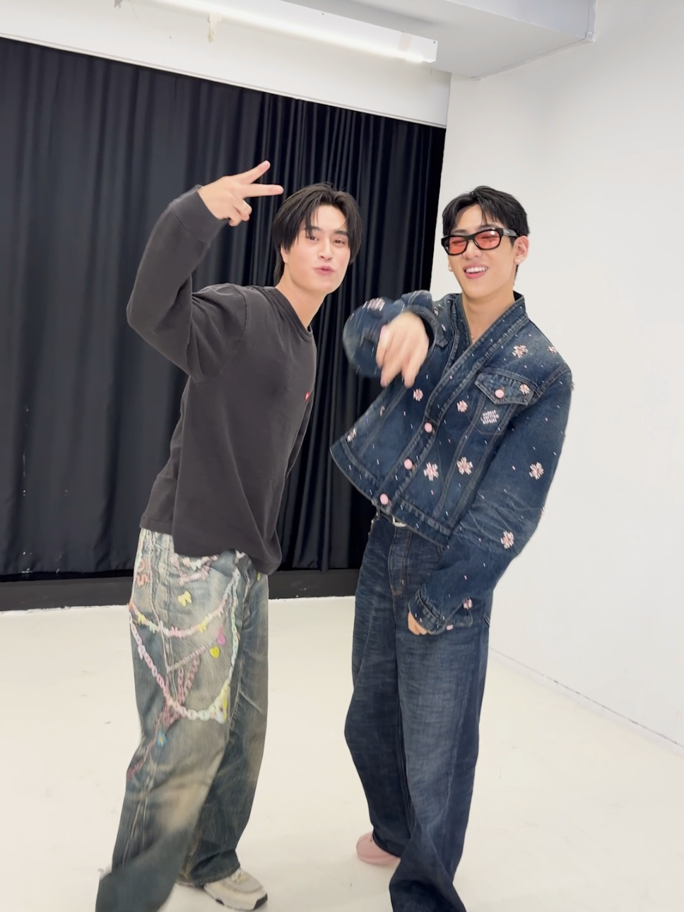 5 4 3 2!! Let’s dance with P’BamBam @BamBam1A The hottest ever 🔥 YouTube : RISER MUSIC & ALL STREAMING 🔗 https://youtu.be/M55XjfhbrNw #แบมแบม #BamBam #뱀뱀 #Gemini_NT #GEMINI_SOMEONELIKEME