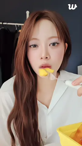eunchae eating🥡 #eunchae #lesserafim #eating #kpopeating #fyp 