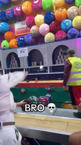 Nah that was on purpose 😭 #carnival #game #fail #funny 
