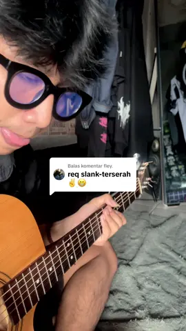 Membalas @fley.  ASIK NIH LAGUNYA😆 #slank #terserah #guitarcover #coversong #fypage 