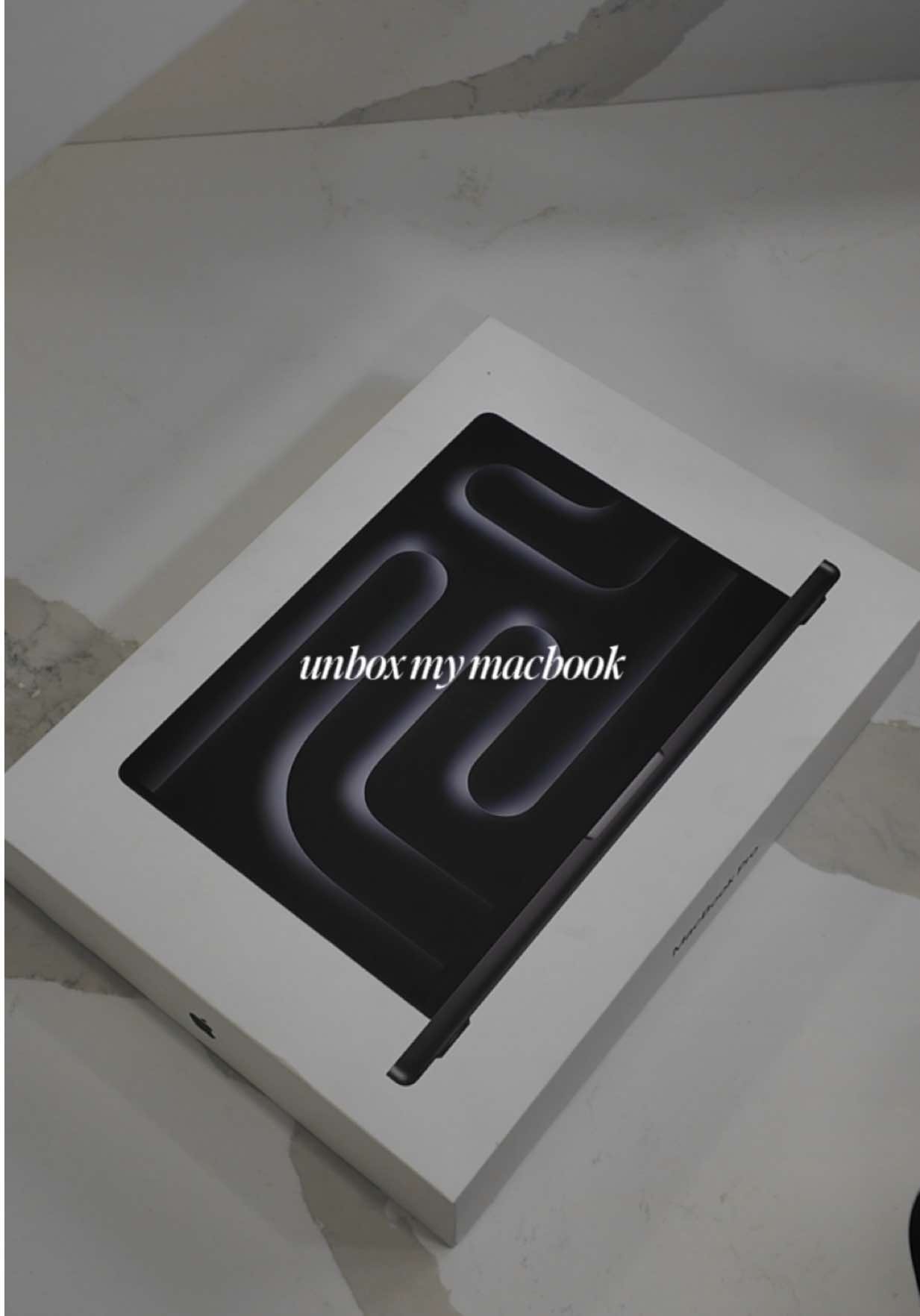love the black 😍😍 #nursing #nursingstudent #nursingschool #macbookpro #macbook  @apple 
