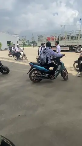 Học Sinh Xã Quảng Xương-THANH HOÁ ngày 17-10( hôm nay) cái giá phải trả quá lớn cho phụ huynh hai bên.mong bạo lực học đường không diễn ra nữa 