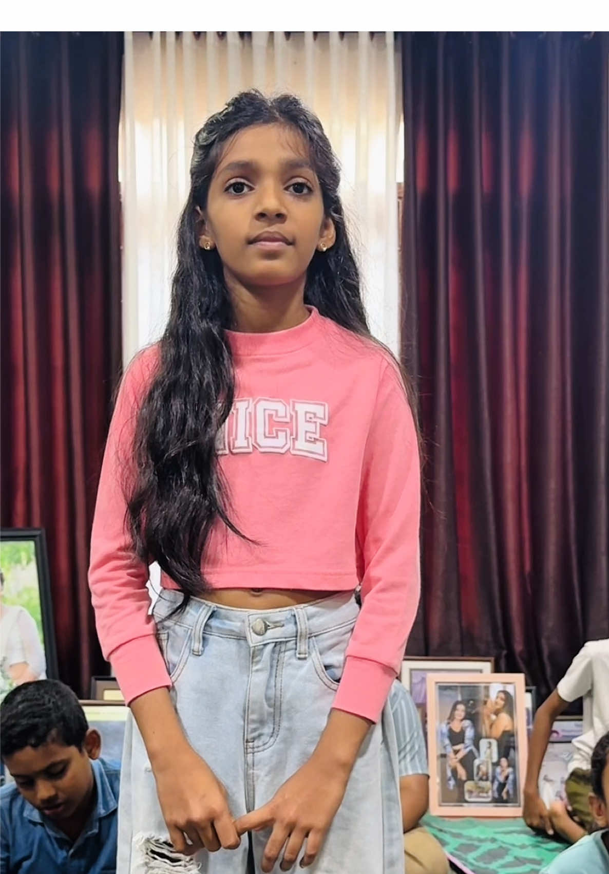 සතුට යනු… අනාගත පරපුර සංගීත දැනුමෙන් පෝෂණය කරන්නට ලැබීමත්.. එම දැනුමින් ඔවුන් ඵල නෙලාගැනීම සියැසින් දකින්නට ලැබීමත් ය….😌💛💪🏻  @Umesha Lakshani  සැ.යු. - පෙර පුහුණු වීමේදී ශ්‍රැතිය පහලට දාලා තමයි මම මේ දෝනිට ඉගැන්නුවෙ.. මොකද එකදිගට ඉහල ශ්‍රැතියකින් practice කරන එක පුංචි දරුවන්ගේ ස්වර තන්තු වලට බොහොම හානිකර නිසා.. TV Recording එකේදී ගීතය ගැයෙන ශ්‍රැතියේ ගායනා කලා…❤️