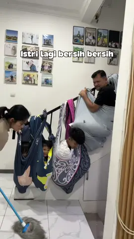 Harus bgini ya pokoknya gak boleh injak lantai, titik