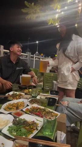 Gais Bắc Ninh e toàn uống bằng ca. Đỡ phải rót nhiều lần. Anh nào sợ thì đi về