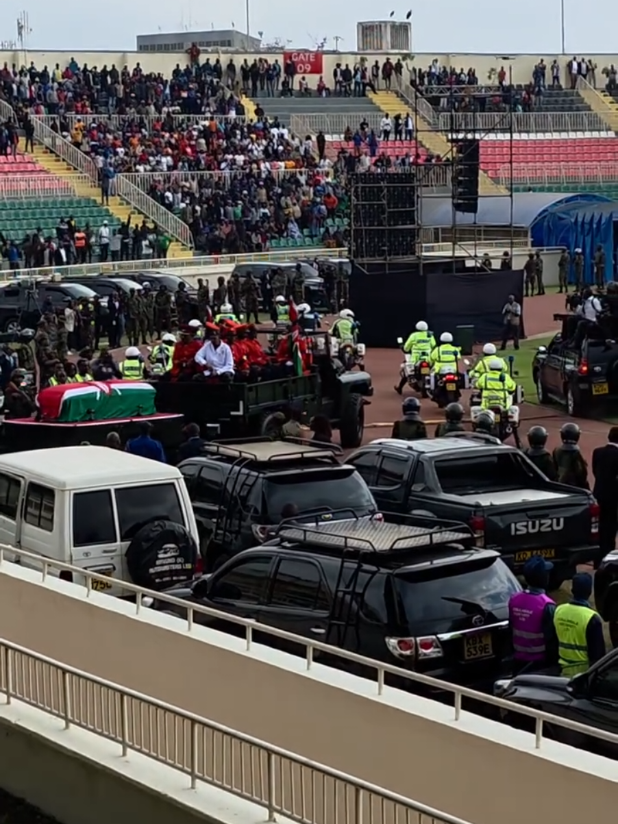 🚨🇰🇪 Grand Entrance at Nyayo Stadium! Raila Odinga’s body arrives for the national mass service — a moment of honor, emotion, and unity as Kenya stands still to pay its final respects. 🕊️❤️ #RailaOdinga  #Baba  #KenyaMourns #nyayostadium   #creatorsearchinsights 