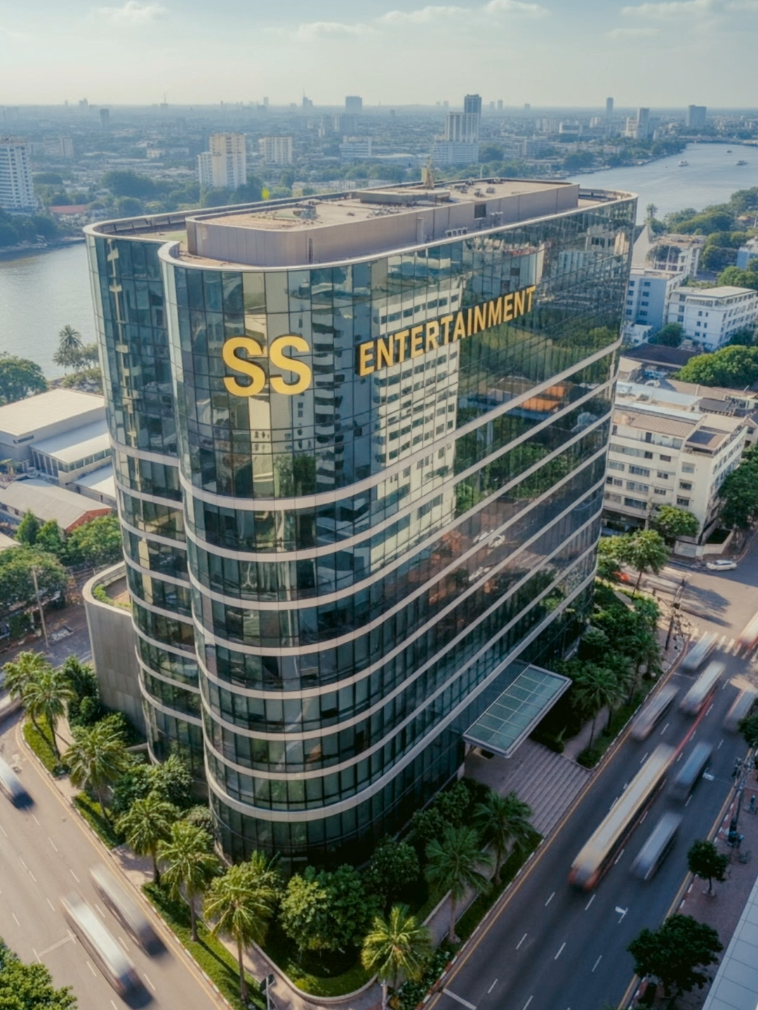 เตรียมยื่นเรซูมั่ว เอ้ย เรซูเม่ บันเทิงแน่นอน “อิมเมจ” จะปกปิดความจริงจาก “เซนท์” เจ้านายสุดหล่อจอมจับผิดได้นานแค่ไหน แล้วเรซูมั่วจะพาเธอไปเจอกับอะไรบ้าง พบกับมินิซีรีส์แนวตั้งเรื่องแรกจากซัมซุง 