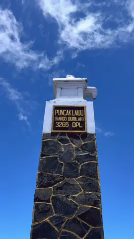 a peaceful life ⛰️🍃                                                                                                #lawu3265mdpl #lawumountain #mountain #pendakigunung #lawuviacetho 