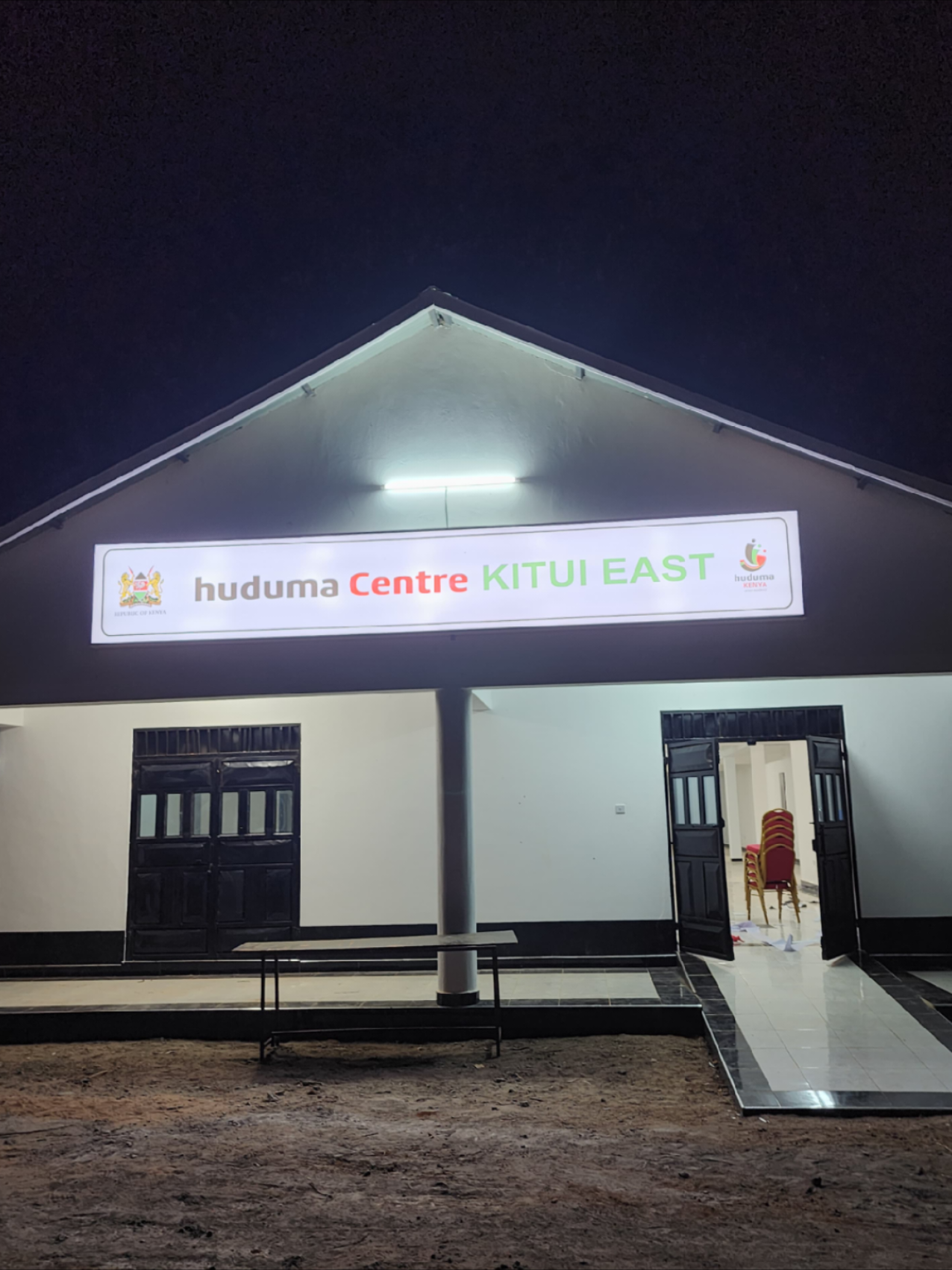 The making of a welllit lightbox.#branding #signagedesign #installation 