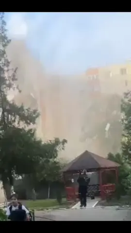 EXPLOZIE PUTERNICA LANGA LICEUL BOLINTINEANU DIN CALEA RAHOVEI, DOUA PERSOANE DECEDATE #bucuresti #explozie #stiri #romania #savianarussu 