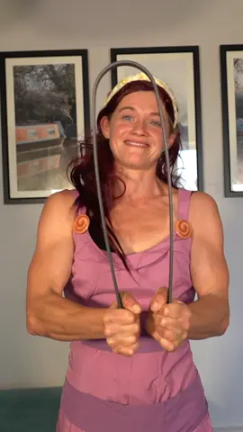 Megara cosplay feats of strength 💪🏻  #strongwomen #stronggirls #musclegirls #femalemuscle #biceps 