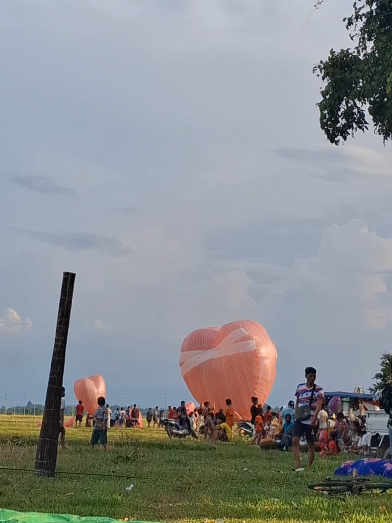 အသဲပုံလေး အသဲကွဲပီးမတက်နိုင်တော့ဘူး #foryoupage #မီးပုံးပျံ #foryou 
