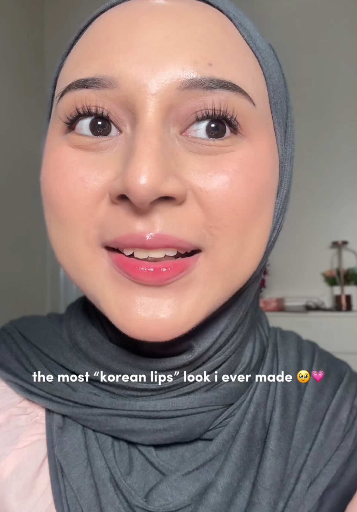 no wonder yah jadi brand of the year kalo sebagus iniii  #glossyliptint #ombrelips #kbeauty #AnniversaryGlow #holikaholika @Holika Holika 