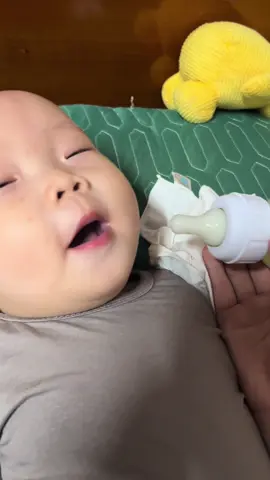 Trò mới nè các mom:))) #xuhuong #embedangyeu #viral #mebimsua #tiktok 