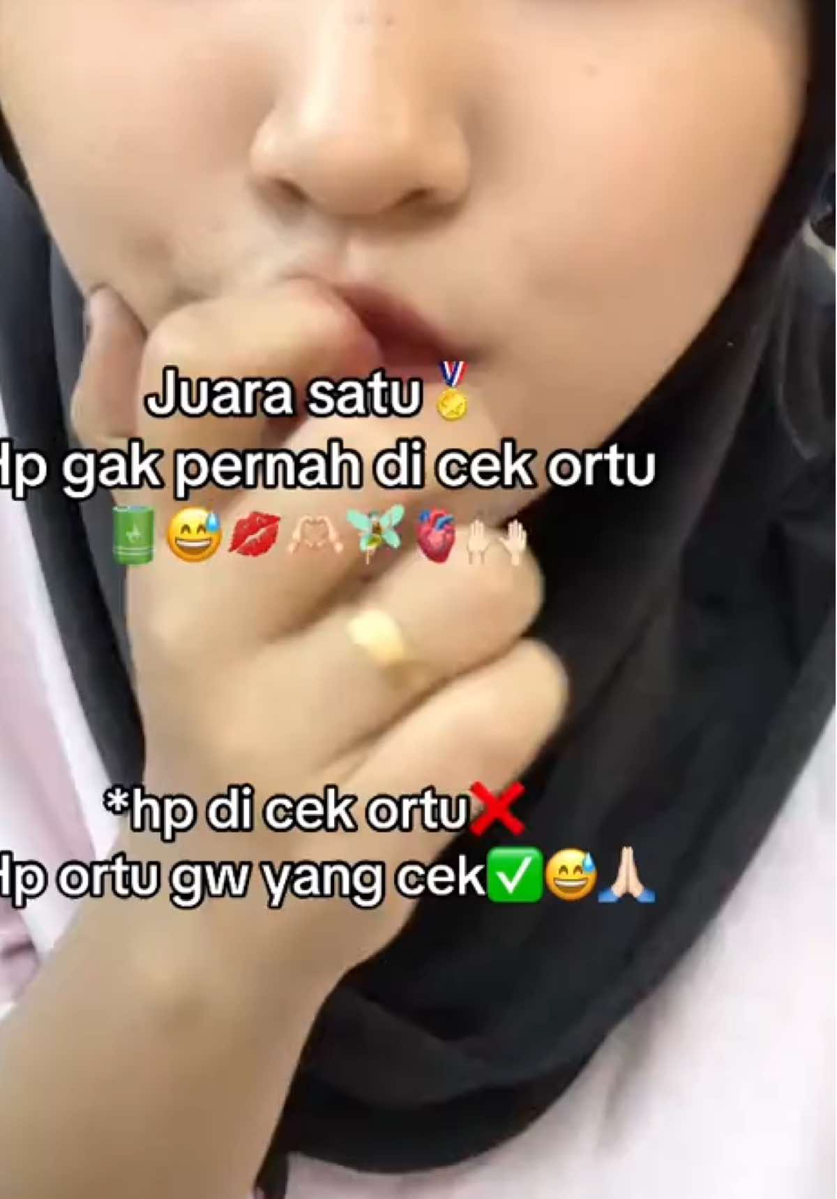 Kadang buka galeri sama grup wa nya😫🙏🏻