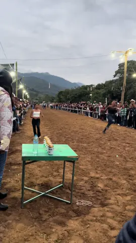 Otra vez 🤭😂 #carreras #mujeresqueinspiran #caballos #siganme❤️ #unacerveza 
