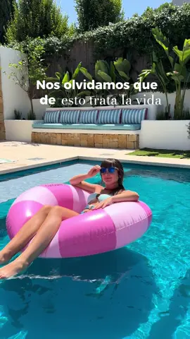 Nos olvidamos que la vida trata de disfrutar en un Piscina DTP 😍 @Luna.fulgencio lo tiene claro 😜 Nos encanta veros disfrutar 🙌🏻 Piscinas DTP, Tu casa el mejor hotel.