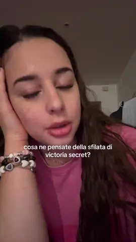 voglio chiarire il senso del mio video: non sto dicendo che tutti debbano assomigliare alle modelle di Victoria Secret. quello è uno standard estetico da passerella, irraggiungibile e NON realistico per la vita reale. non bidogna normalizzare o inseguire quell’ideale: ciascuno ha il proprio corpo, e l’importante è sentirsi bene e in salute, non conformarsi a uno standard imposto. io continuo a credere nella body positivity, nel prendersi cura di sé e nel sentirsi bene nel proprio corpo, ma fare la modella così come fare gli atleti richiede impegno, rinunce e sacrifici! 