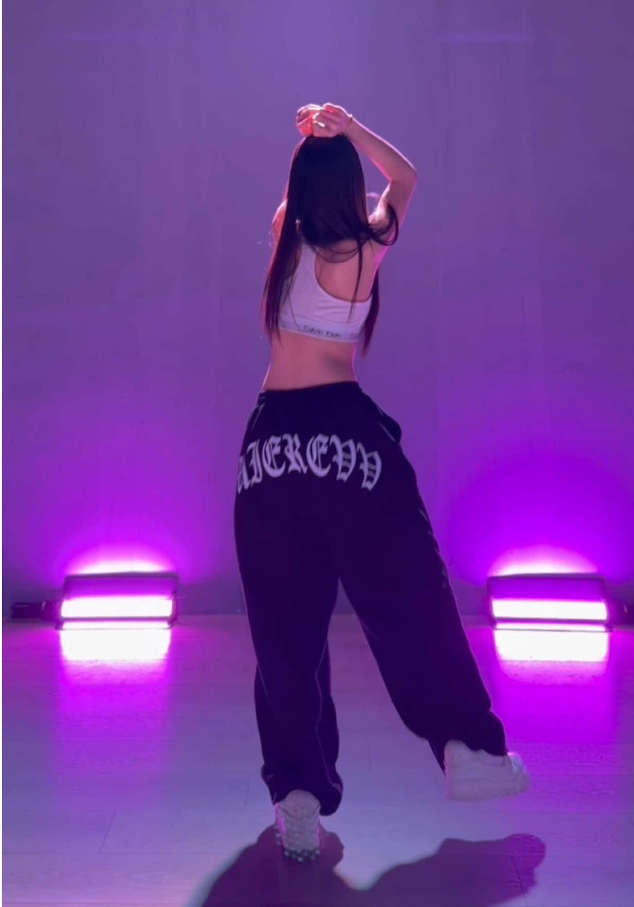 Em yêu anh tiktok nhắm =))) #dancebar #viral #xuhuong #fyp #daynhay 