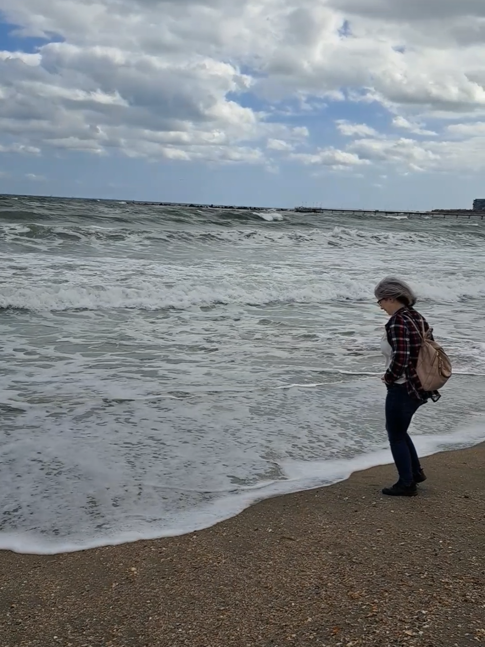 The sea is super rough but despite all that I enjoy its beauty and I'm not mad at it for getting me wet up to my knees 🌊💙 #sea #mamaia #constanta #sealover #pozitivevibes