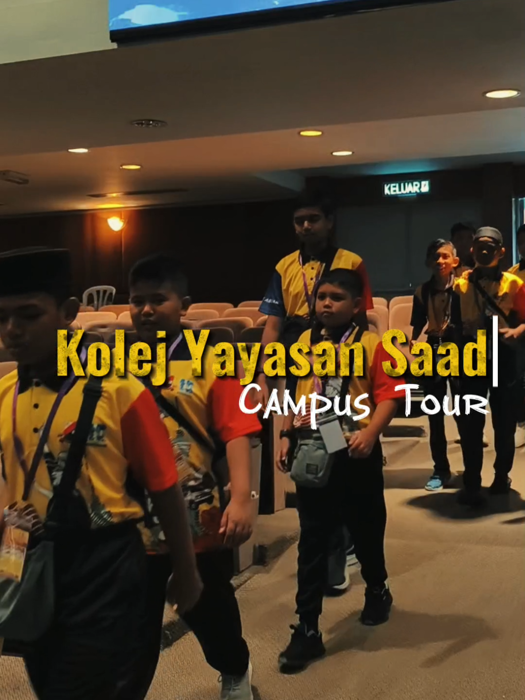 KYSM Campus Tour – SK Taman Bersatu, Kedah  We had the pleasure of welcoming 36 energetic Standard 6 students and 7 teachers from SK Taman Bersatu, Kedah this morning!  Our Prefectorial Board shared what life is really like as a KYS student before bringing our guests around campus — from the Great Hall and swimming pool to the amphitheatre, ending the tour with some light refreshments at our dining hall. 🍽️ Thank you, SK Taman Bersatu, for spending your morning with us! Hope to see you again soon!  #KolejYayasanSaad #No1School #CampusTour #CentreOfExcellence 