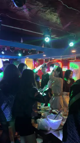 Team nào chưa có kèo cuối tuần thì ghé Mami làm vài ván bi-a, karaoke hát cho nhau nghe, rồi nhậu vui tới sáng 😍 Mami có đủ combo: đồ ăn ngon – bia lạnh – gái xinh – nhạc hay 🎶 #bi_amami #nhahangvienam #mamikokura #karaokemami #xuhuong