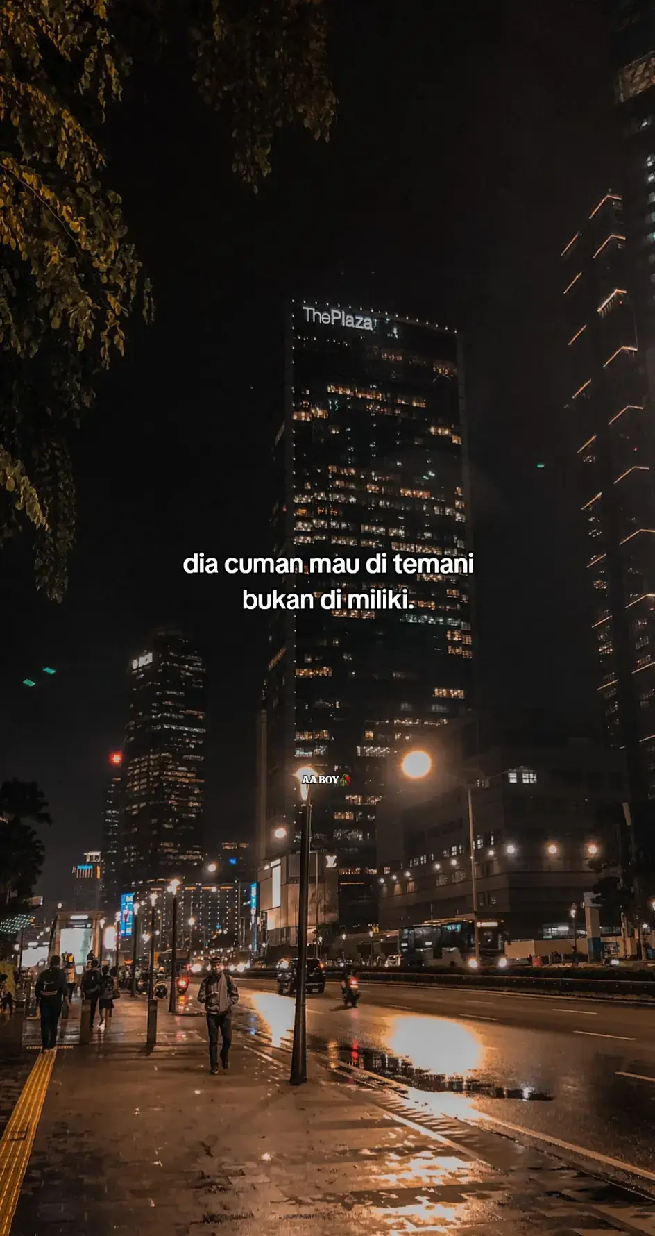. . . .  bahan Utama: 200 gram bihun kering (rendam air hangat, tiriskan) 2 butir telur 100 gram tauge 100 gram sawi hijau, potong-potong 100 gram udang kupas (opsional) 2 batang daun bawang, iris 2 sdm kecap manis 1 sdm saus tiram 1 sdt kecap asin Garam, merica, dan kaldu bubuk secukupnya Minyak goreng untuk menumis Bumbu Halus: 4 siung bawang putih 5 butir bawang merah 5 buah cabai merah keriting (atau sesuai selera) 2 buah cabai rawit (opsional) Cara Memasak: 1. Tumis Bumbu: Panaskan sedikit minyak, tumis bumbu halus sampai harum dan matang. 2. Masukkan Udang: Tambahkan udang ke dalam wajan, aduk hingga udang berubah warna. 3. Masukkan Telur: Geser tumisan ke pinggir wajan, tuang telur dan orak-arik hingga matang. 4. Masukkan Sayuran: Tambahkan tauge, sawi hijau, dan daun bawang. Aduk sebentar hingga agak layu. 5. Masukkan Bihun: Masukkan bihun yang sudah direndam dan tiriskan. Aduk rata. 6. Bumbui: Tambahkan kecap manis, kecap asin, saus tiram, garam, merica, dan kaldu bubuk. Aduk rata dan koreksi rasa. 7. Sajikan: Angkat dan sajikan panas. Bisa ditambah acar mentimun dan kerupuk jika suka. Tips: Untuk rasa autentik, masak dengan api besar seperti pedagang kaki lima. Bisa juga ditambah daging ayam suwir, bakso, atau sosis sesuai selera. Mie balap biasanya pakai bihun, tapi kamu juga bisa pakai mie kuning. #galaubrutal #foryoupage #fyp