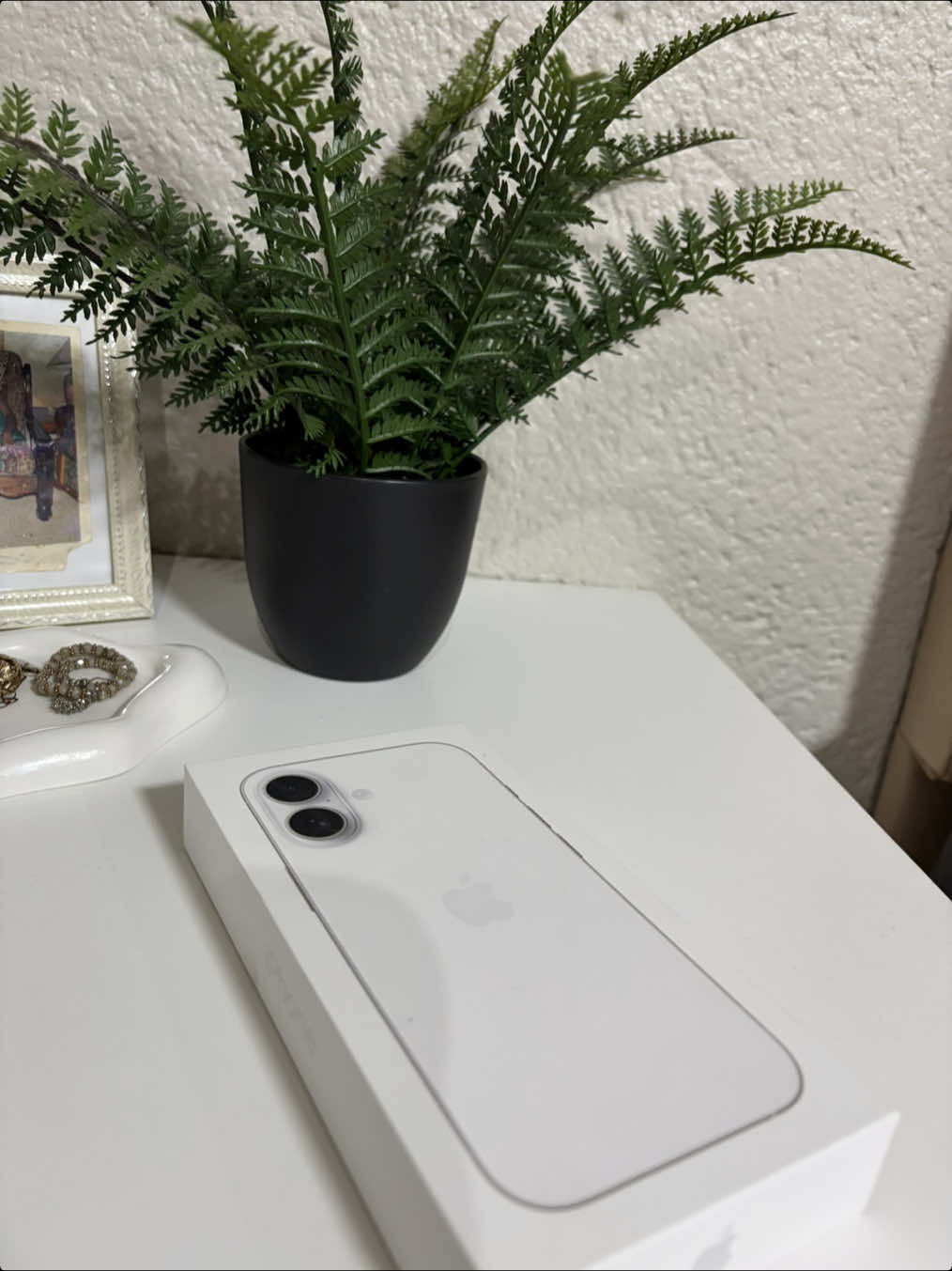 Watch me unbox my new iphone 17🥰🥹 #unboxing #iphone17 #latestiphone #newphone #appleproducts 