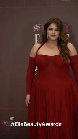 Bold, beautiful, and effortlessly confident — #AnjaliAnand turns up the heat in red at the #ElleBeautyAwards