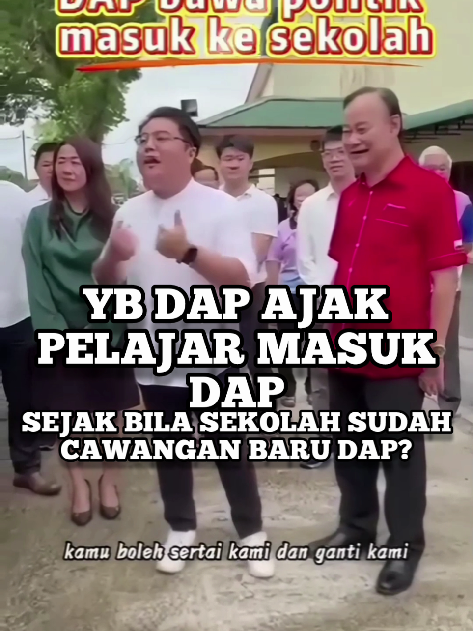 YB DAP ajak pelajar masuk DAP, sejak bila sekolah jadi cawangan baru DAP ? Kita sama-sama tengok jika Menteri Pendidikan akan berani tegur atau ambil tindakan. Ingat hanya kongsi gelap recruit member dalam sekolah sahaja, rupanya parti DAP pun buat begitu. Mula-mula suruh murid-murid jangan takut sebab mereka hanya datang untuk beri 