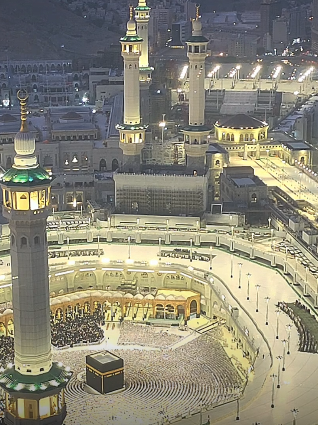 ﴿فَإِذَا قُضِيَتِ ٱلصَّلَوٰةُ فَٱنتَشِرُواْ فِي ٱلۡأَرۡضِ وَٱبۡتَغُواْ مِن فَضۡلِ ٱللَّهِ وَٱذۡكُرُواْ ٱللَّهَ كَثِيرٗا لَّعَلَّكُمۡ تُفۡلِحُونَ﴾ #ياسرالدوسري #قران_كريم #الحرم #قران #اجر_لي_ولك 