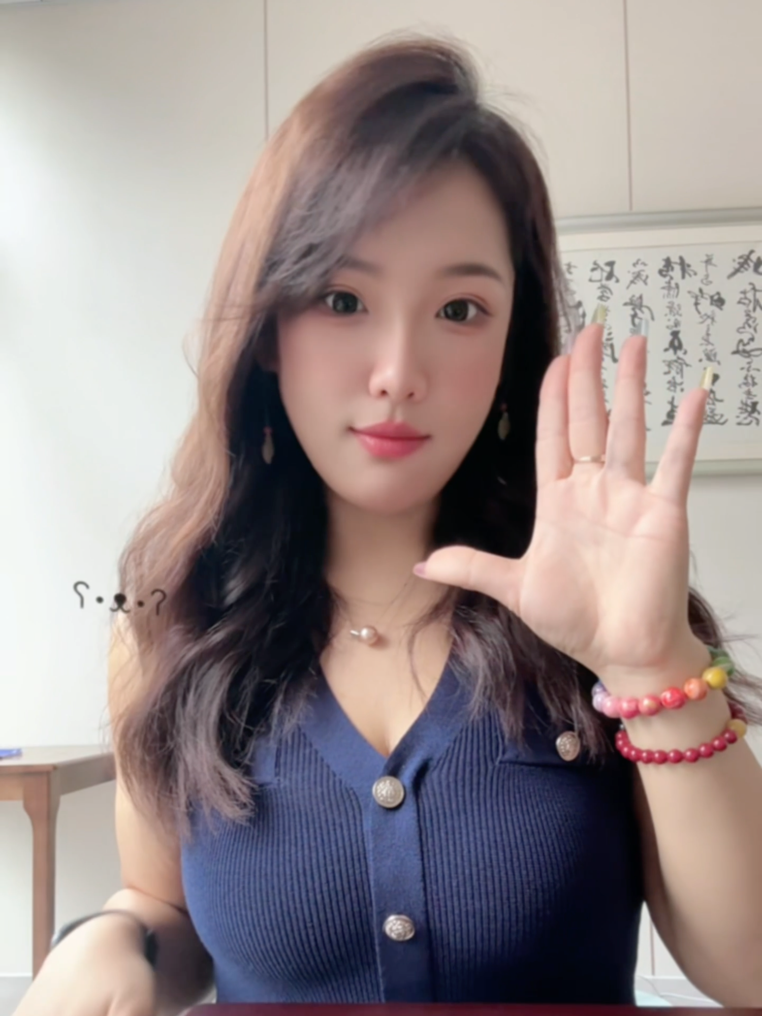 Can you follow along? 😉 #handdance #illusion #mesmerizing #intricate #tik_tok