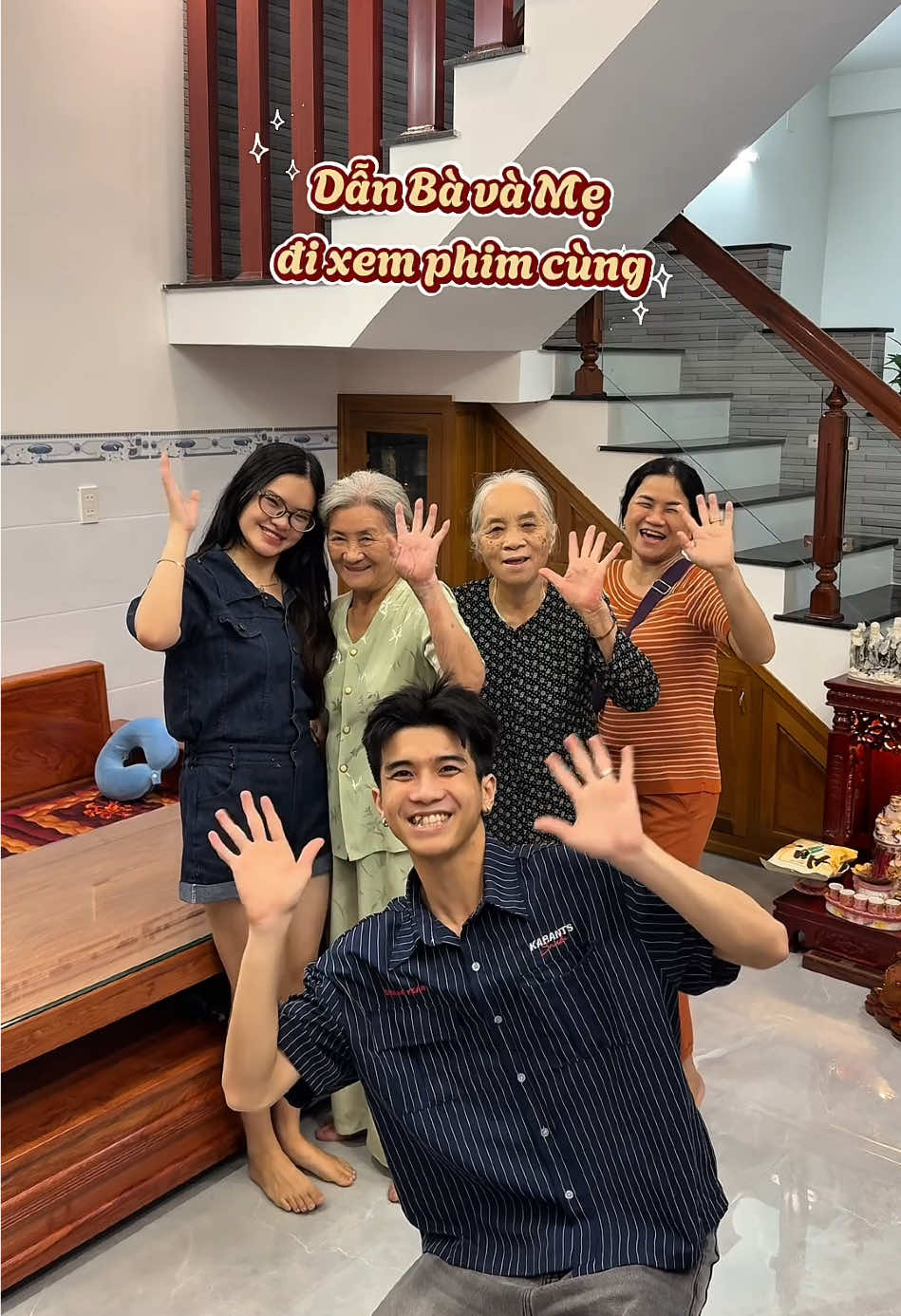 Lần đầu dẫn bà và mẹ đi xem phim cùng #chongduyenvohoa #haiduabangtuoi #hoapann #cucvangcuangoai #phimviet 